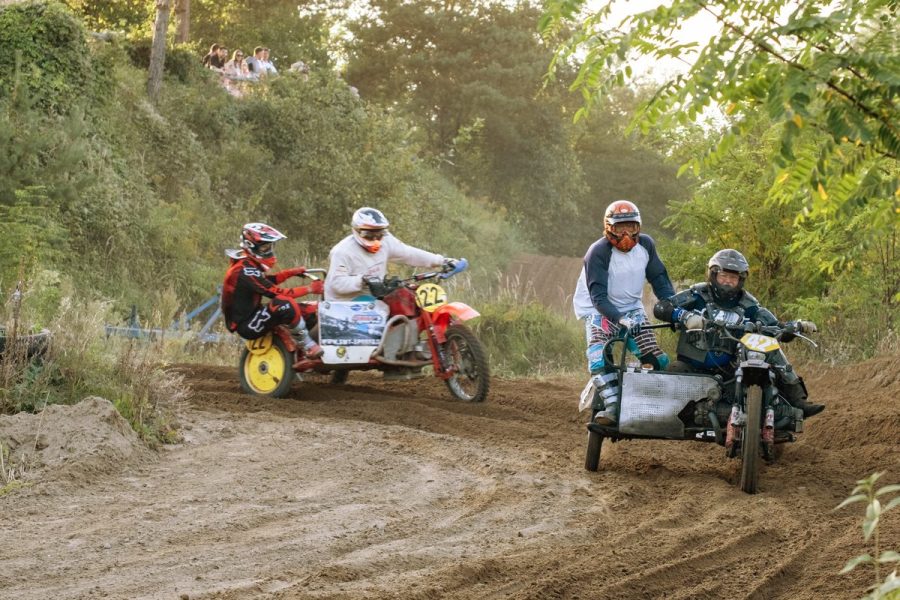 Motorradgespanne auf der Strecke beim Classic Offroad Festival in Wietstock